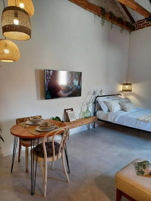 Tres Virtutes Apartment Pula 0*,  Croatia